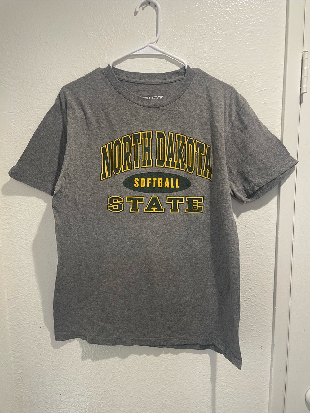 CI Sport North Dakota State Softball Graphic Tee Shirt Gray Mens Large NDSU